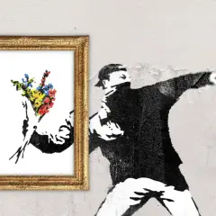 Banksy-Kunst: Ein Mann wirft Blumen statt Molotowcocktails. Ein ikonisches Bild, das die Frage "was ist Banksy" beantwortet.