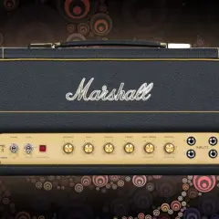 Marshall Verstärker-Topteil, ein klassisches Stück Gear Acquisition Syndrome, mit goldenen Reglern und dem ikonischen Logo.