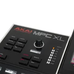 Akai MPC XL mit vielen Tasten und einem großen Drehregler. Rechts daneben ein Touchscreen mit Effektparametern.