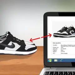 Schwarze und weiße Nike Dunk Flyknit Sneaker werden auf einem Laptop-Bildschirm gezeigt, um das Nike Modell herausfinden.