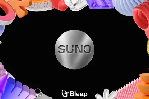 Bunte 3D-Formen umrahmen das "SUNO AI"-Logo.