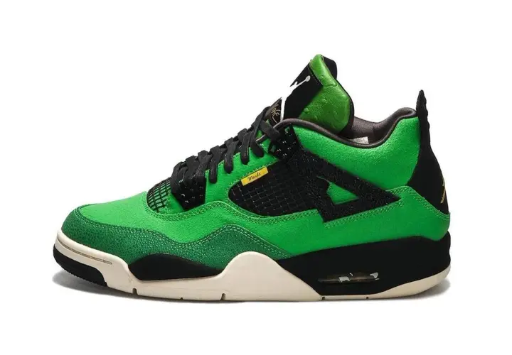 Ein leuchtend grüner Jordan 4 Sneaker mit schwarzen Akzenten. Dieser teuerste Jordan ist ein Sammlerstück.