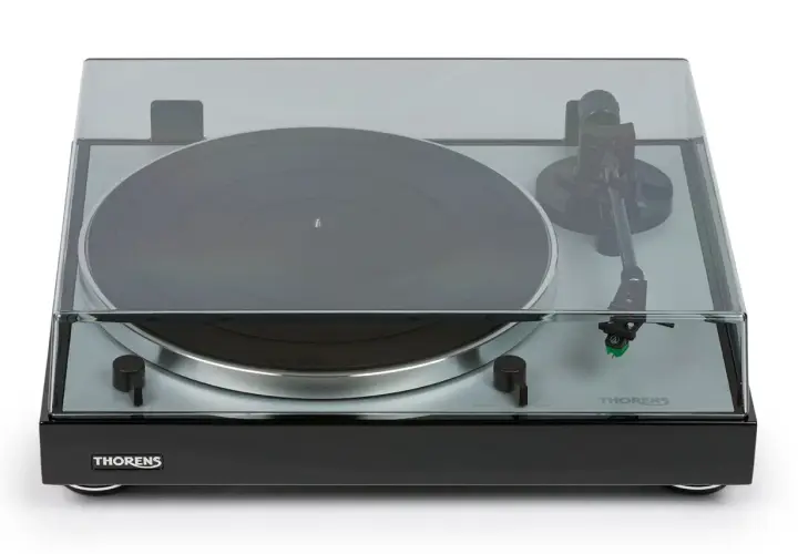 Thorens TD 402 DD Test: Eleganter Plattenspieler mit Direktantrieb und Tonarm. Perfekt für Vinyl-Liebhaber.