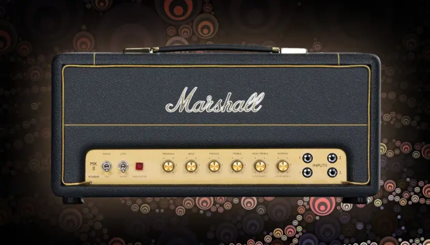 Marshall Verstärker-Topteil, ein klassisches Stück Gear Acquisition Syndrome, mit goldenen Reglern und dem ikonischen Logo.
