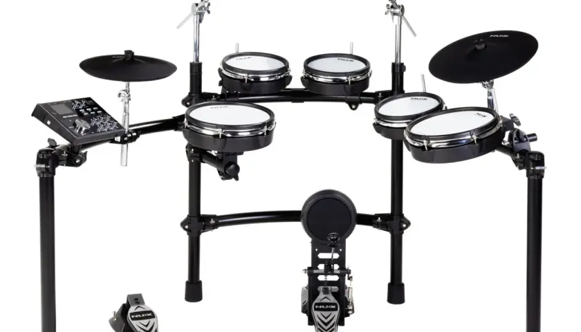 Elektronisches Schlagzeug mit Modul, Pads und Pedalen. Eine tolle e drum einsteiger empfehlung für angehende Musiker.