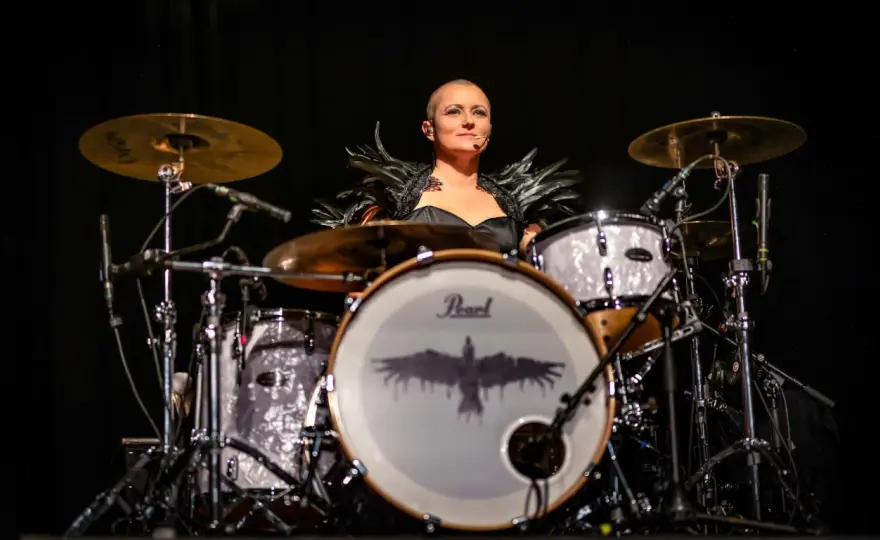 Katha Mia (Mono Inc.) - Mehr als nur Drums im Dark Rock