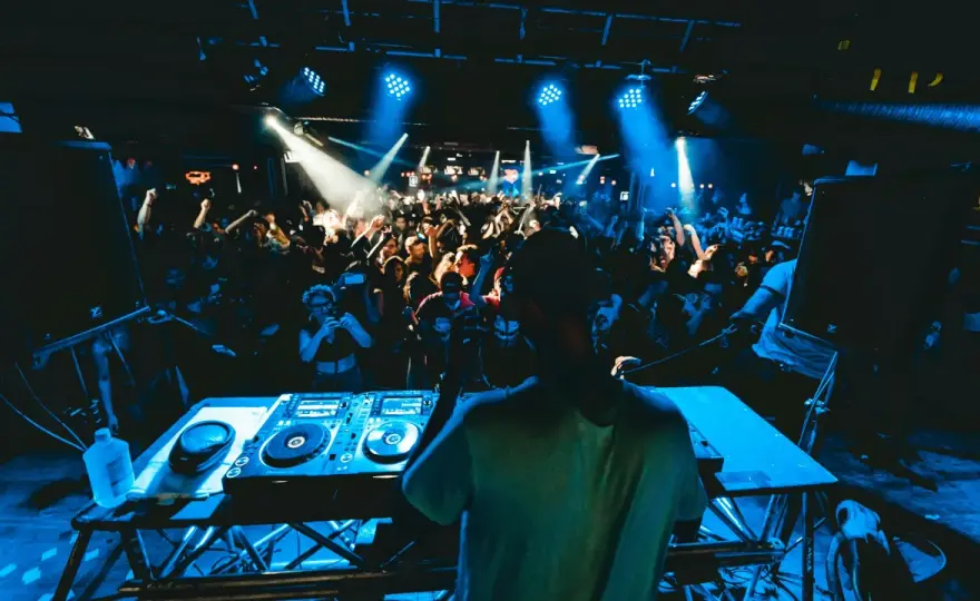 DJ-Musik im Club - Mehr als nur Tracks: Das macht gute Sets aus