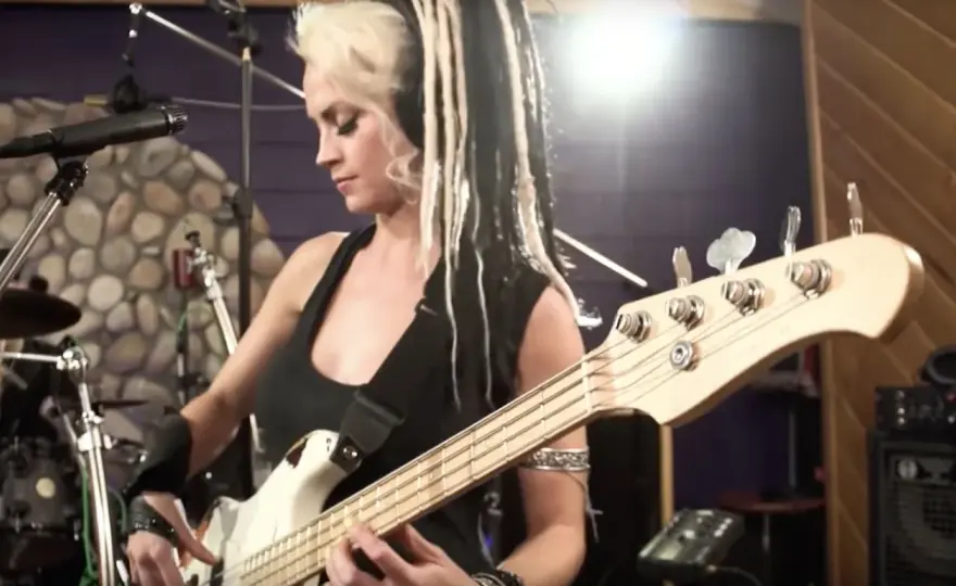 Tanya O’Callaghan - Die Bassistin, die Rock-Karrieren neu definiert