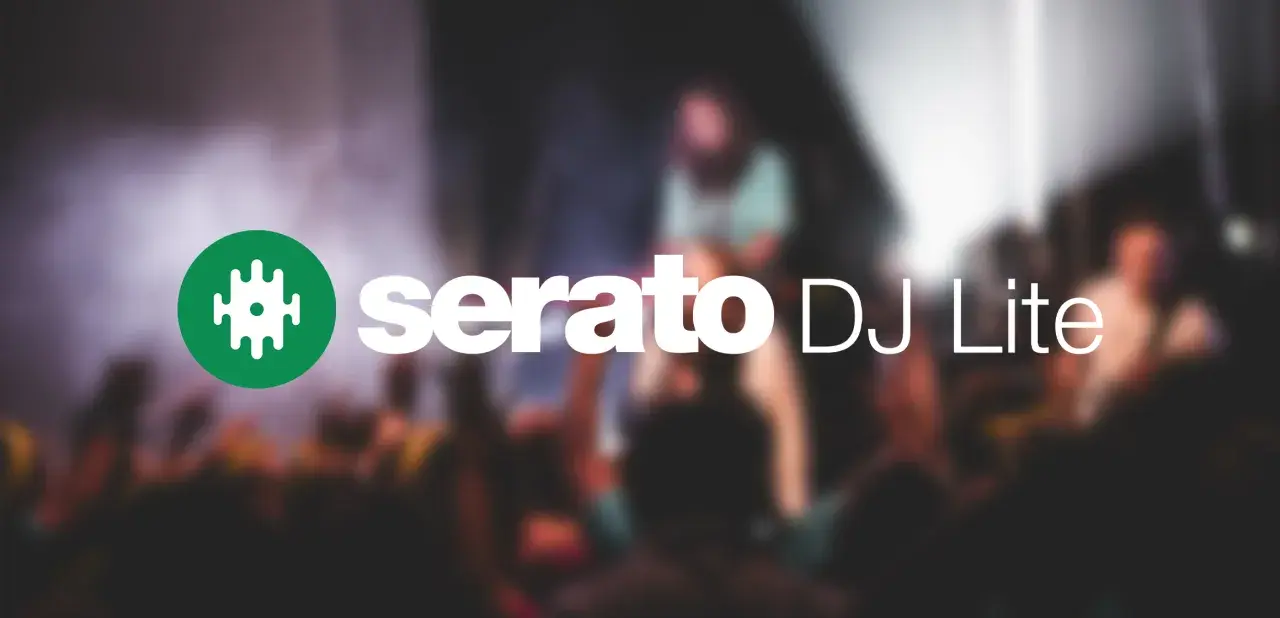 Serato DJ Lite Logo vor einer verschwommenen Menge.