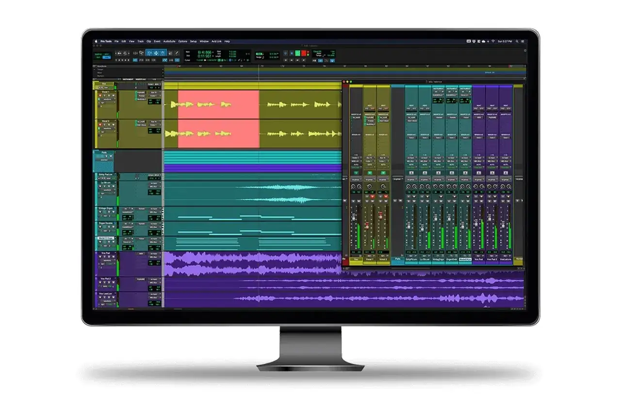 Ein Monitor zeigt die Benutzeroberfl&auml;che von Pro Tools, eine digitale Audio-Workstation, mit mehreren Spuren und Mischpult-Fadern.