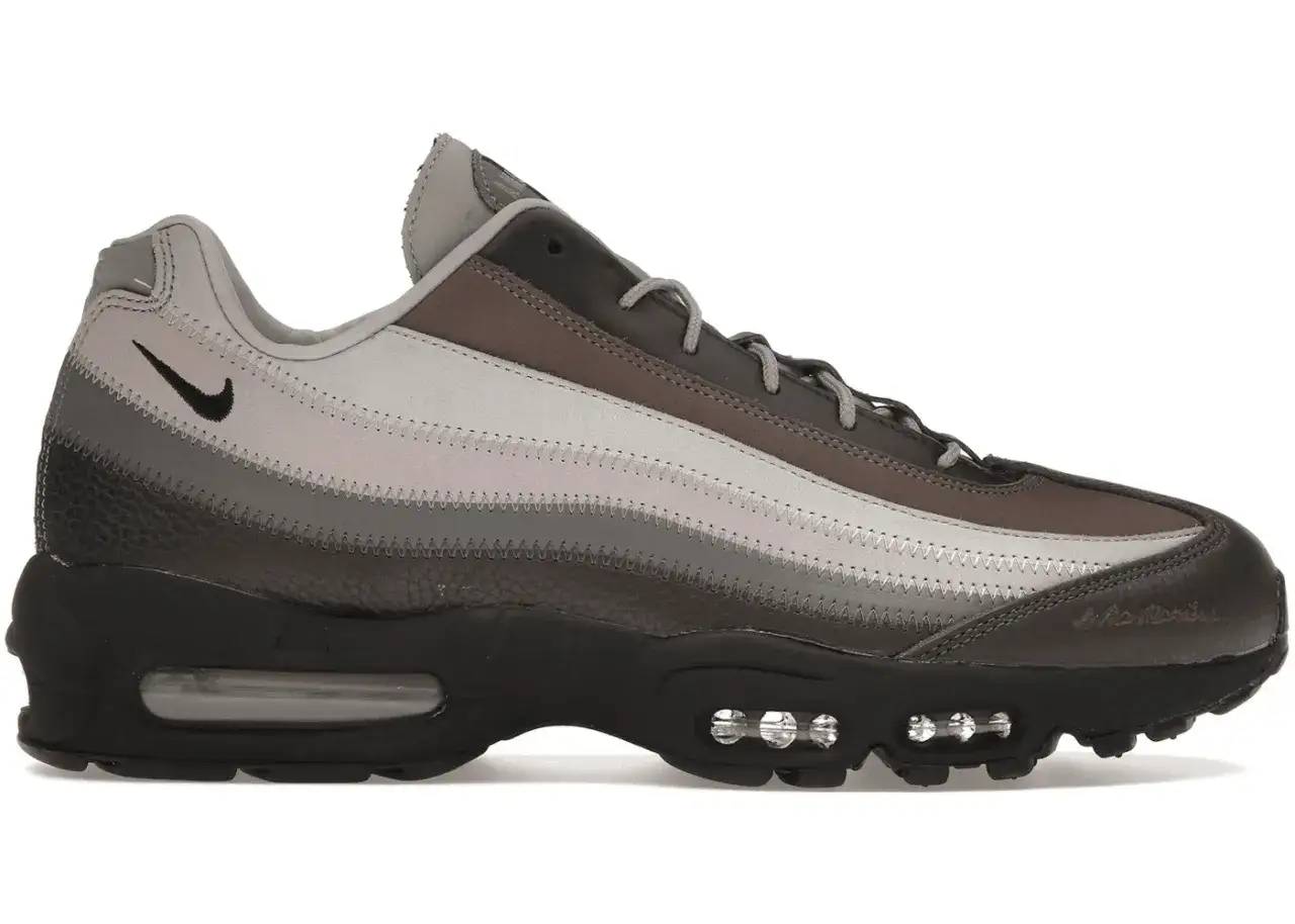 Nike Air Max 95 in Grau-T&ouml;nen. Ein Schuh aus der Nike Air Max alle Modelle Liste, mit Air-D&auml;mpfung und Swoosh-Logo.