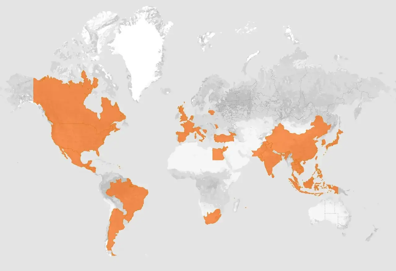 Weltkarte zeigt, wo Nike Schuhe hergestellt werden: Nordamerika, Europa, Asien und S&uuml;damerika sind orange hervorgehoben.